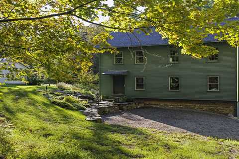 A Ramshackle Barn Is Reborn as a Chic Guesthouse - Hendricks Churchill