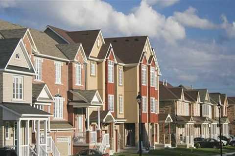 Who is responsible for the roof in a townhouse?