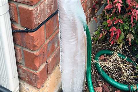 How cold does it have to be for pipes to freeze in a house?