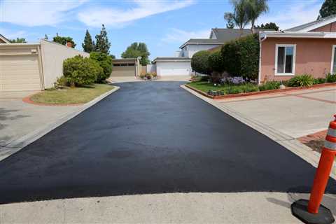 What are Different Kinds of Asphalt Driveway Sealers?