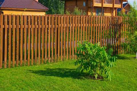 What lasts longer wood or vinyl fencing?