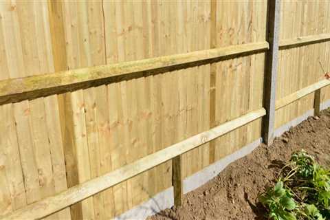 What is the cheapest type of privacy fence?