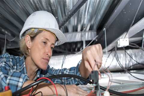 How Much Does an Electrician Charge Per Hour in Texas?