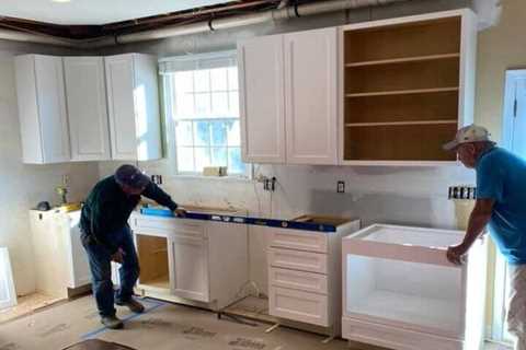 Refacing Kitchen Cabinets Is a Cheaper Alternative to Replacing Them