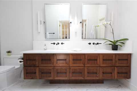 How to Decorate Bathrooms With Large Mirrors