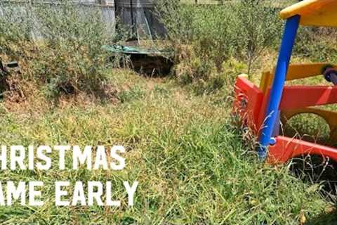 FAMILY''S OVERGROWN BACKYARD RECEIVES A MAKEOVER FOR CHRISTMAS