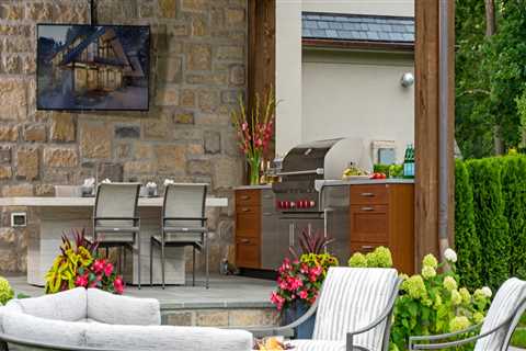 Choosing Appliances and Materials for Outdoor Living Spaces