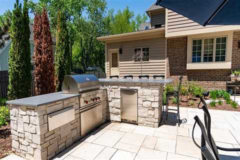 Outdoor Kitchen and Dining Trends: Transform Your Backyard into an Oasis