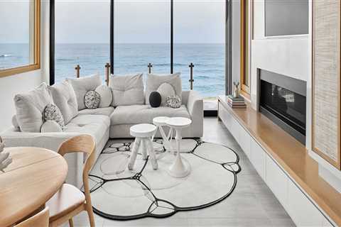 Luxury Underfoot: Orlando Vacation Home Interiors That Embrace Hardwood Flooring
