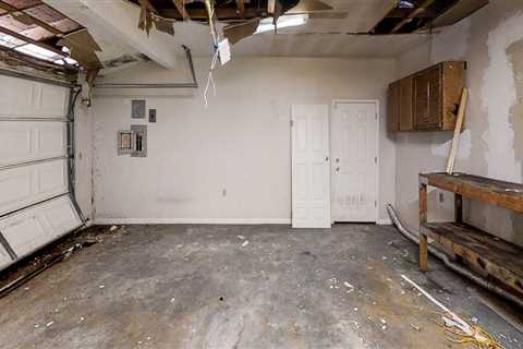 What Common Mistakes Should Be Avoided in DIY Garage Door Repair in TX?