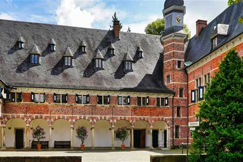 Maintain Your Castle Rock Home with Expert Garage Door Repair