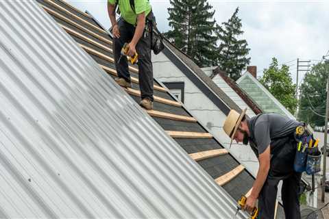 How Metal Roofing Contractors Coordinate With Interior Remodeling Teams